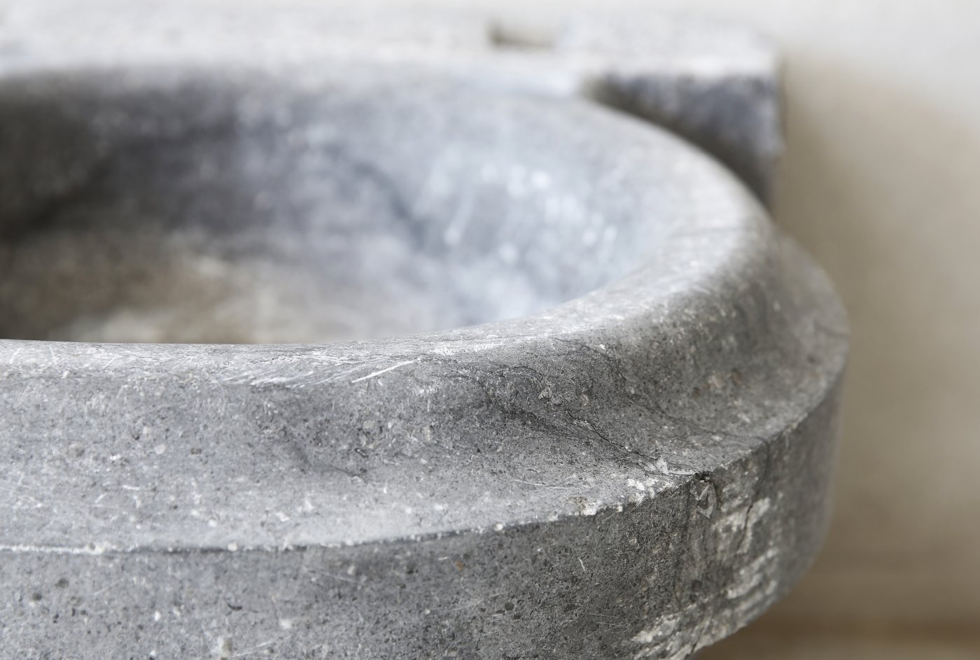 Verwarren Uitleg Ontspannend Antieke hardstenen fontein | De Opkamer | Antieke vloeren en schouwen
